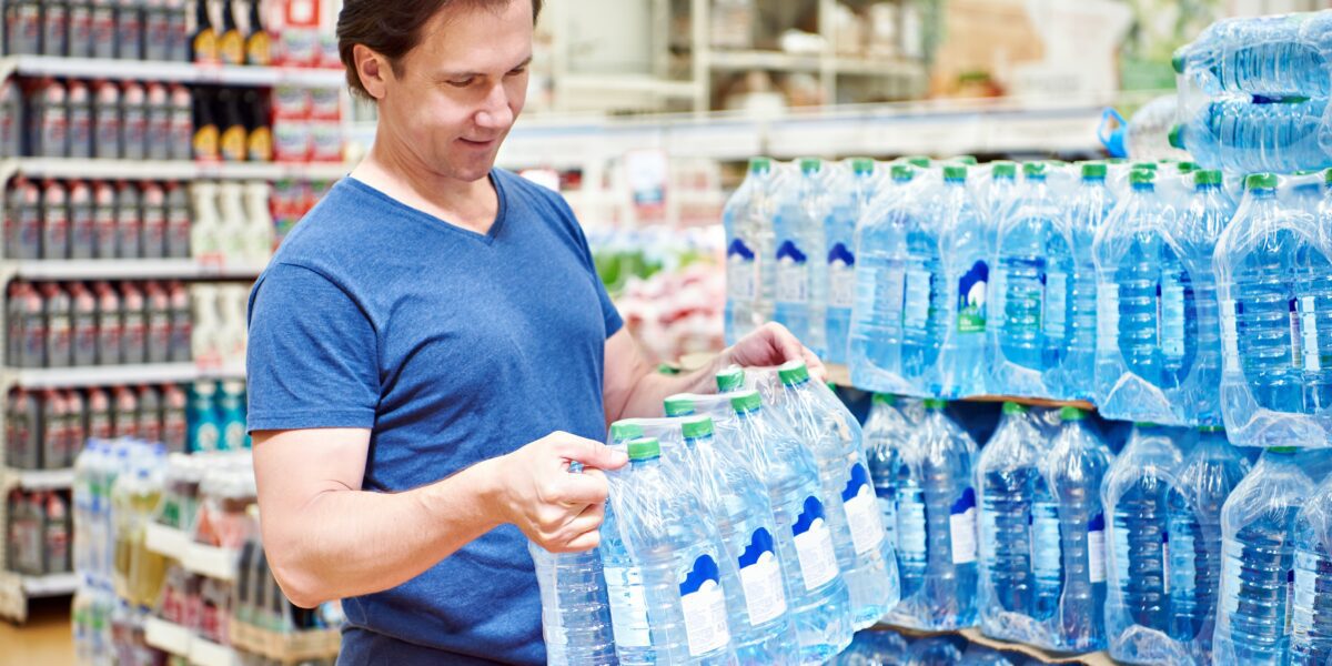Man,Buy,Big,Plastic,Bottles,Of,Drinking,Water,In,Store