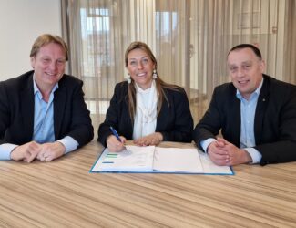 Overname Adriaan Dekker OPACKGROUP