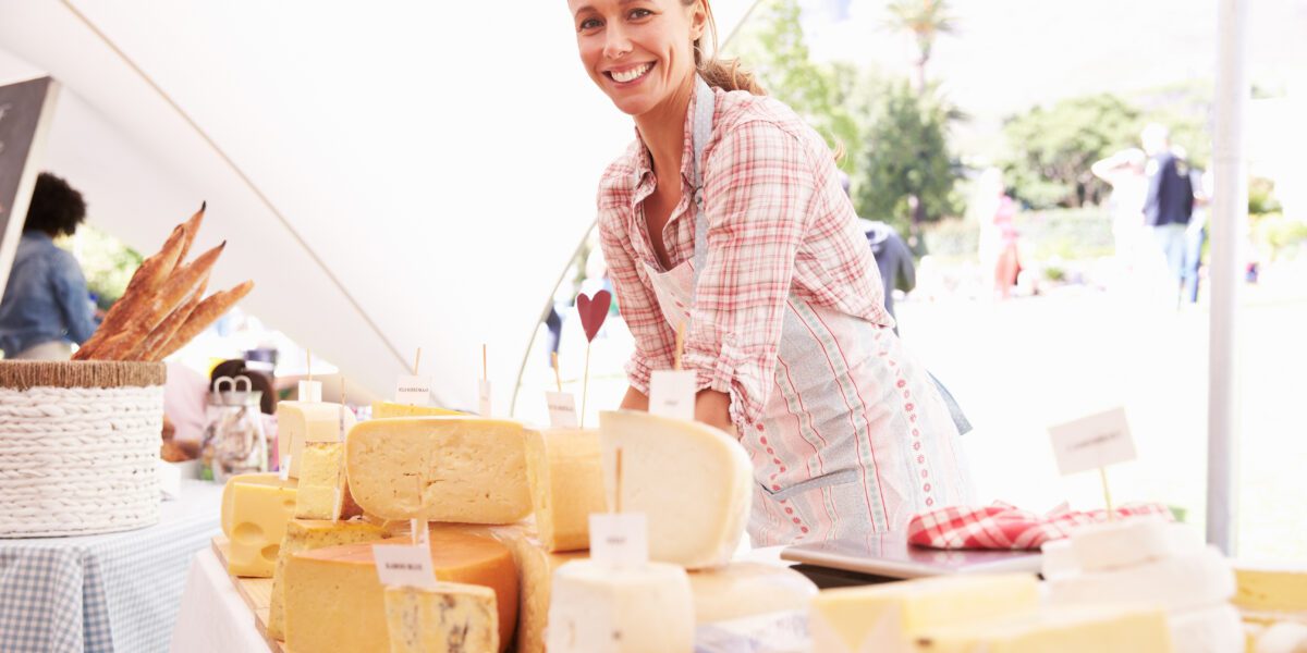 Woman,Selling,Fresh,Cheese,At,Farmers,Food,Market