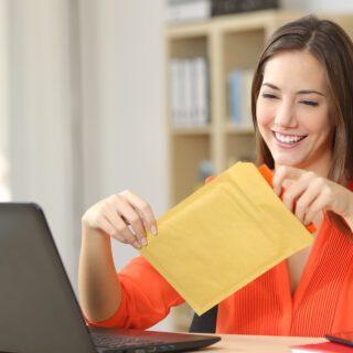 Openen webshopbag verzendenvelop Oerlemans Plastics