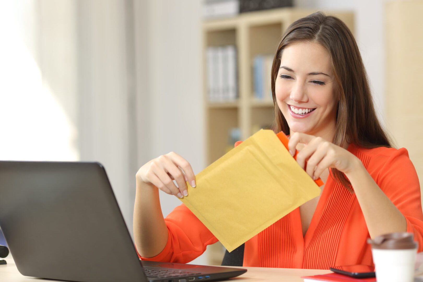 Openen webshopbag verzendenvelop Oerlemans Plastics
