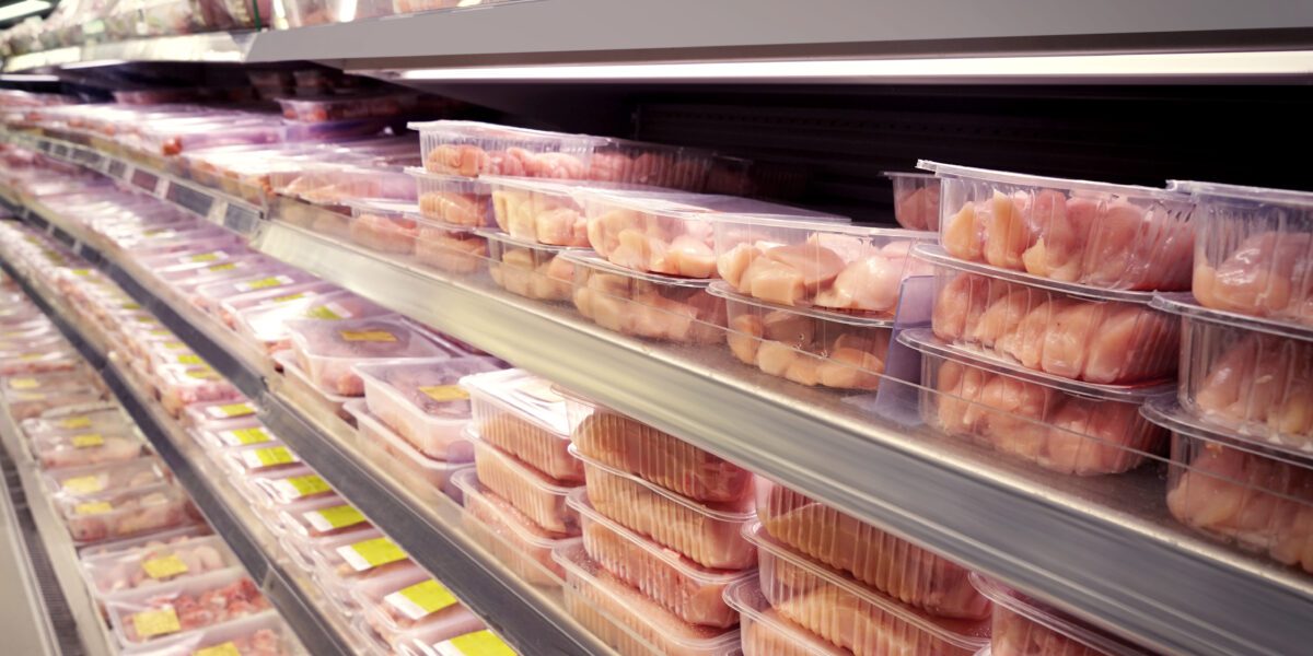 Shelves,With,Fresh,Meat,In,Supermarket